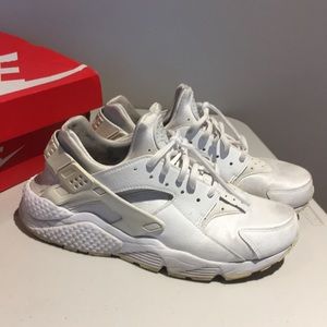 White Huaraches Nike